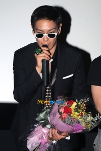 [Pics] 5.07.2k10 Ảnh TOP trong màn chào hỏi cho “Into the Fire” tại CGV Times Square (03.07.10) Intofire-seoul-0307-02
